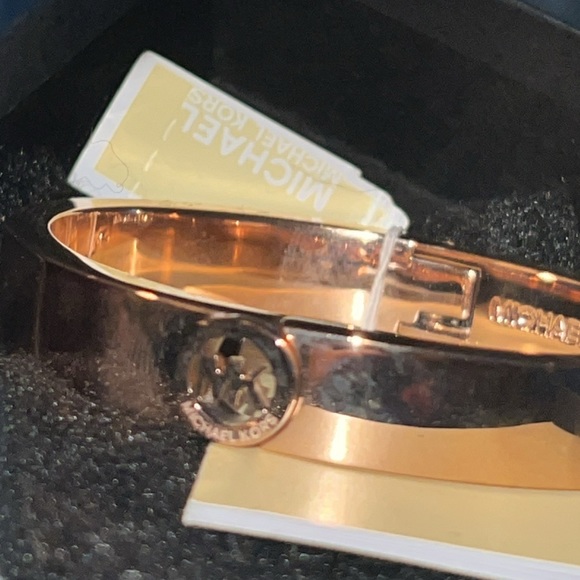 NWT MICHAEL KORS MK Logo Rose Gold Heritage Fulton Bangle MKJ3251791new with tag - Picture 7 of 12